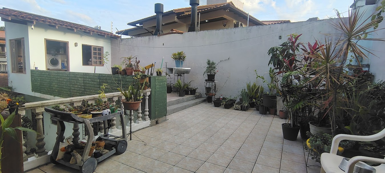 Casa com 218m², 3 quartos (sendo 1 suíte), 2 garagens, no bairro Bom Abrigo em Florianópolis