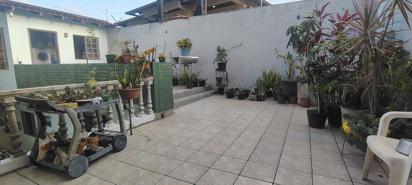 Casa com 218m², 3 quartos (sendo 1 suíte), 2 garagens, no bairro Bom Abrigo em Florianópolis