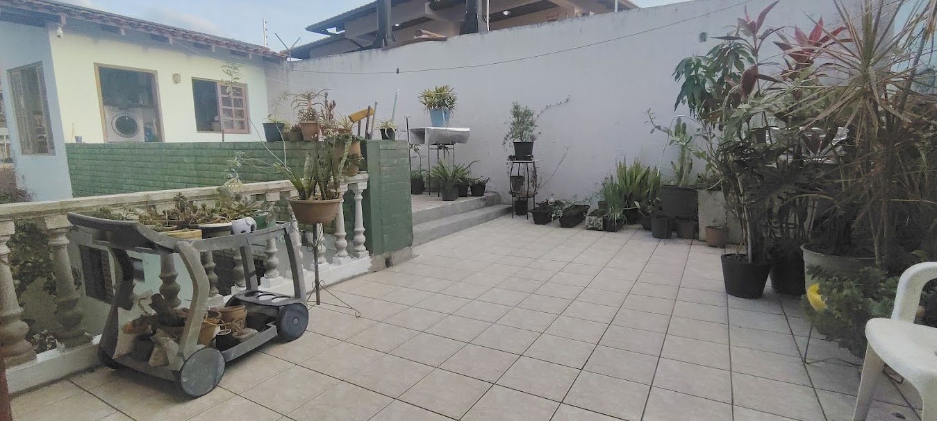 Casa com 218m², 3 quartos (sendo 1 suíte), 2 garagens, no bairro Bom Abrigo em Florianópolis