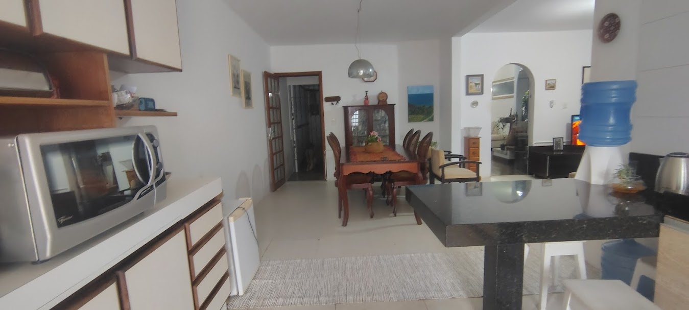 Casa com 218m², 3 quartos (sendo 1 suíte), 2 garagens, no bairro Bom Abrigo em Florianópolis