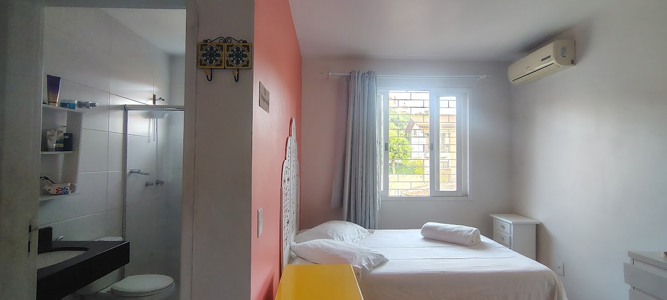Casa com 218m², 3 quartos (sendo 1 suíte), 2 garagens, no bairro Bom Abrigo em Florianópolis
