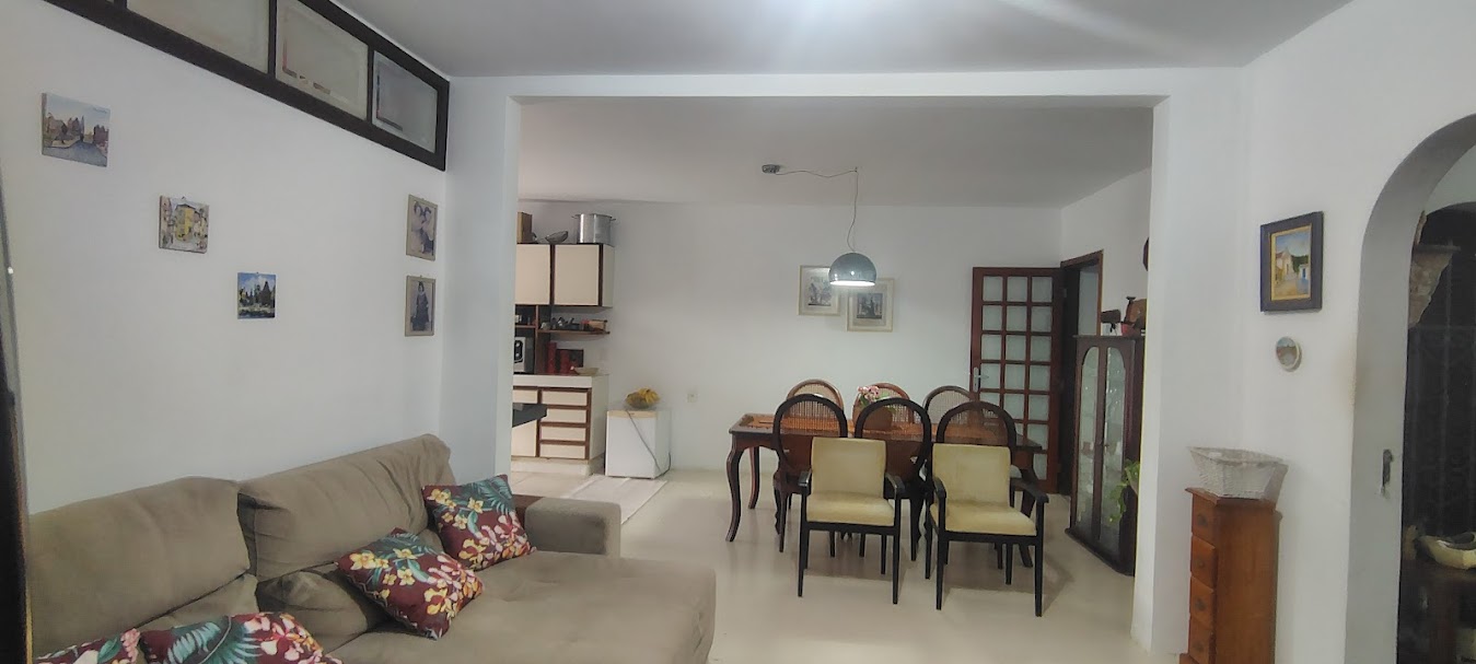 Casa com 218m², 3 quartos (sendo 1 suíte), 2 garagens, no bairro Bom Abrigo em Florianópolis