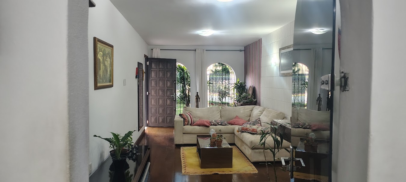 Casa com 218m², 3 quartos (sendo 1 suíte), 2 garagens, no bairro Bom Abrigo em Florianópolis