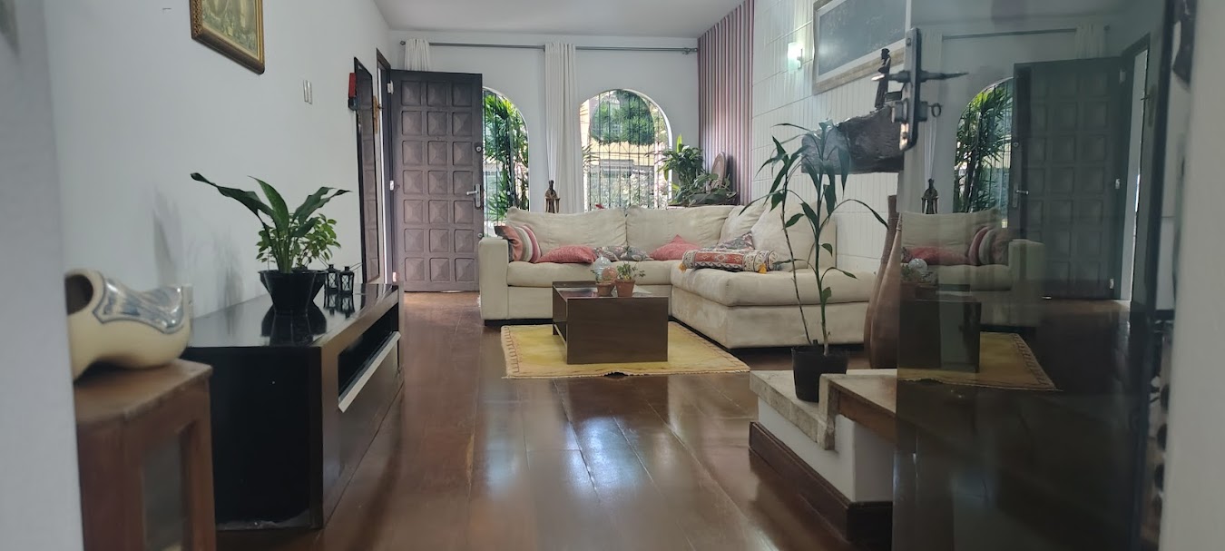 Casa com 218m², 3 quartos (sendo 1 suíte), 2 garagens, no bairro Bom Abrigo em Florianópolis