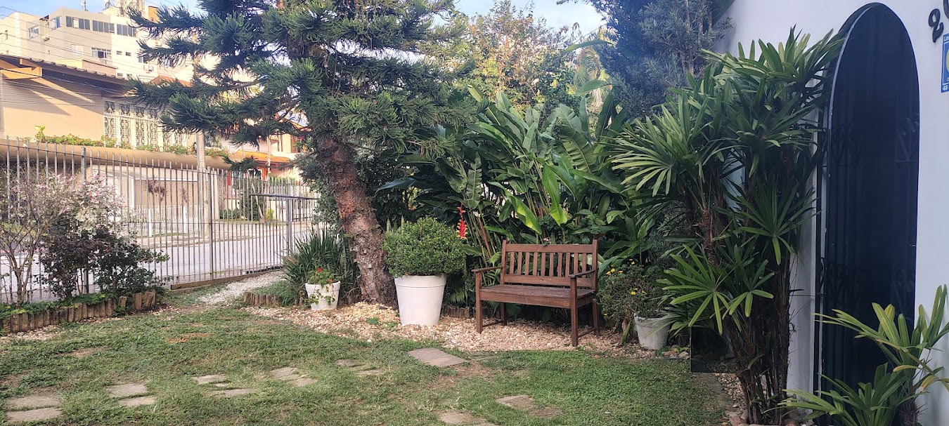 Casa com 218m², 3 quartos (sendo 1 suíte), 2 garagens, no bairro Bom Abrigo em Florianópolis