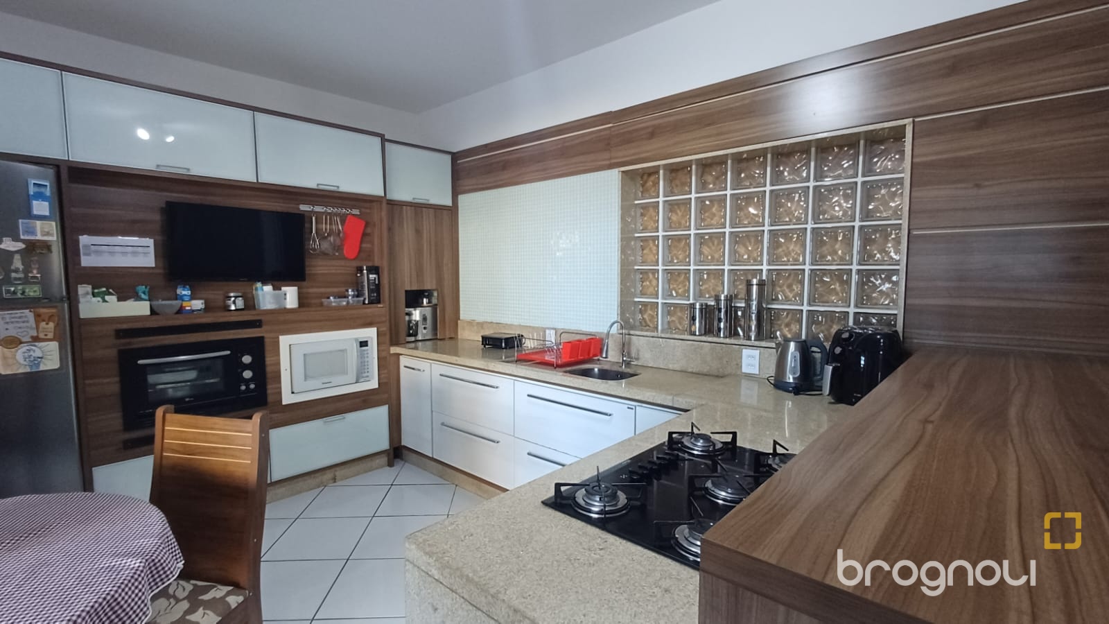 Casa com 119m², 3 quartos (sendo 1 suíte), 3 garagens, no bairro Costeira do Pirajubaé em Florianópolis