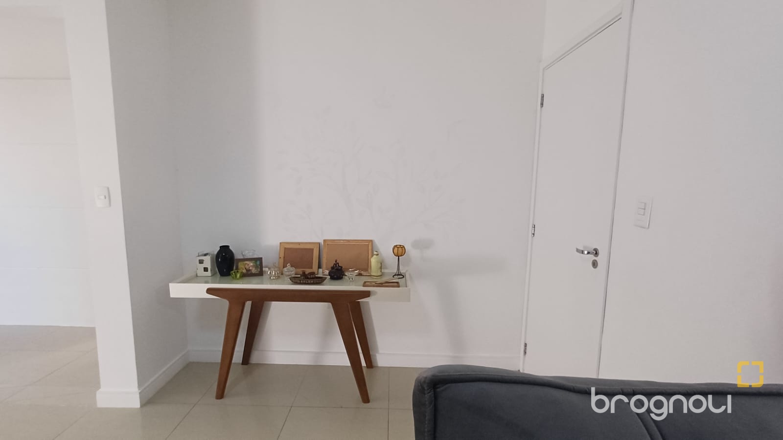 Casa com 119m², 3 quartos (sendo 1 suíte), 3 garagens, no bairro Costeira do Pirajubaé em Florianópolis