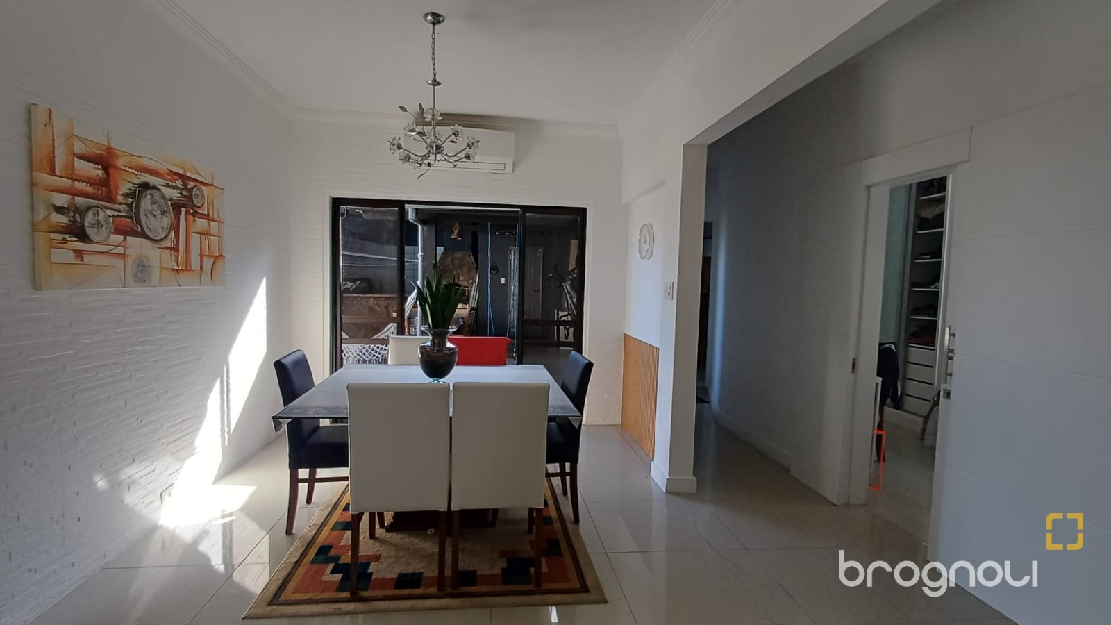 Casa com 119m², 3 quartos (sendo 1 suíte), 3 garagens, no bairro Costeira do Pirajubaé em Florianópolis