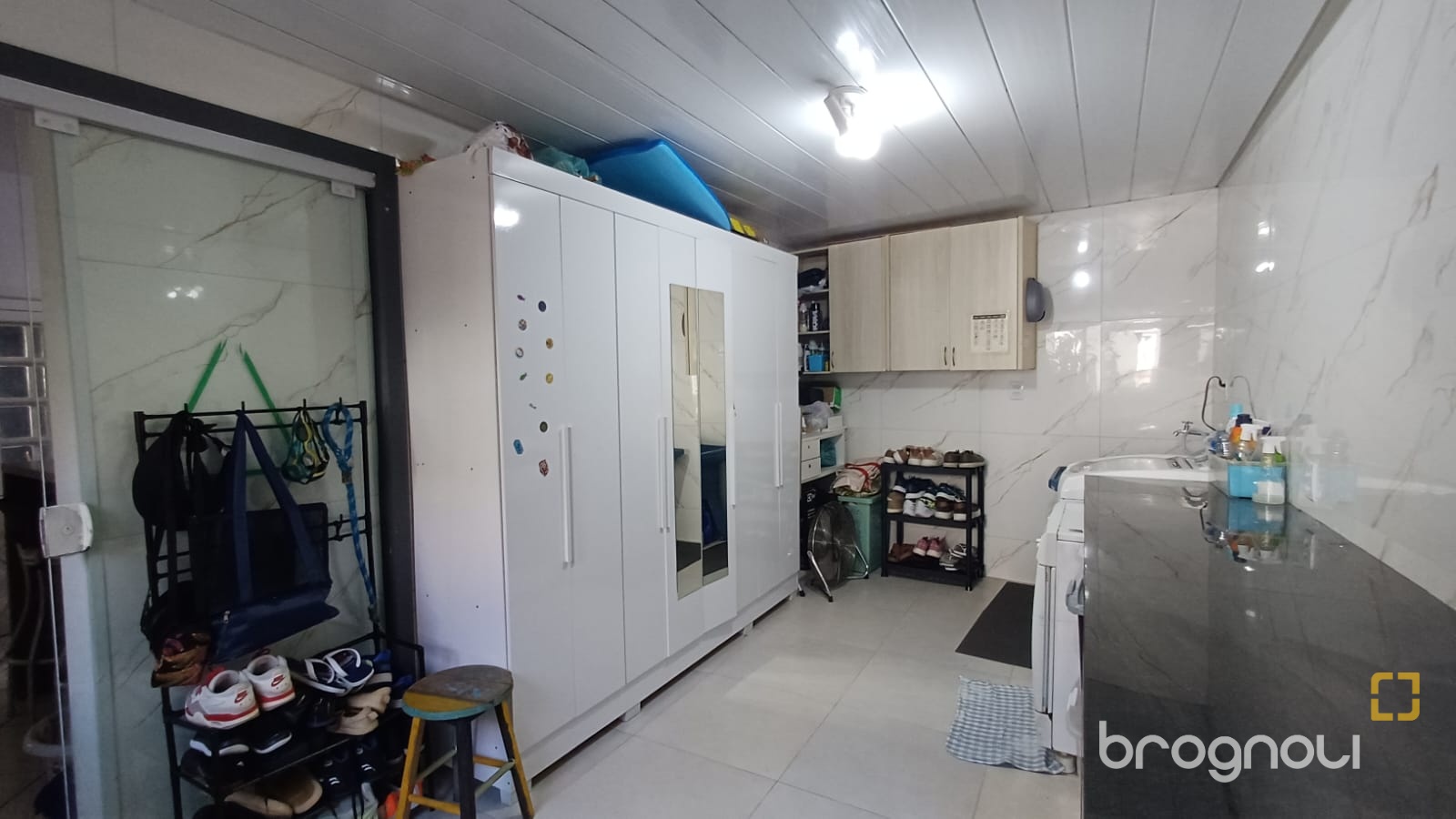 Casa com 119m², 3 quartos (sendo 1 suíte), 3 garagens, no bairro Costeira do Pirajubaé em Florianópolis