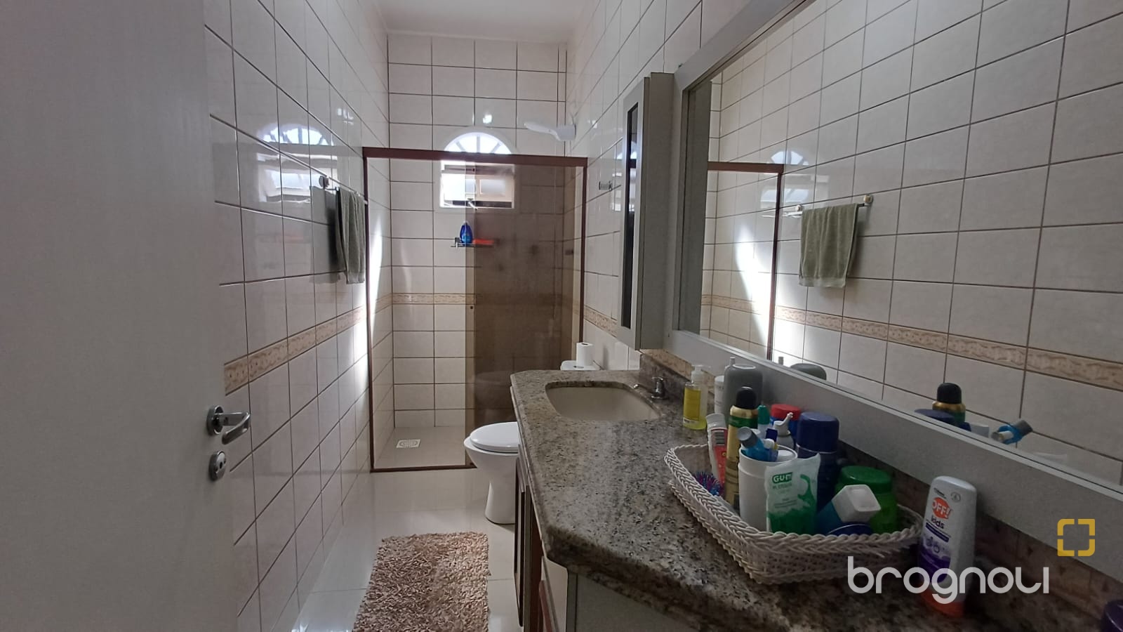 Casa com 119m², 3 quartos (sendo 1 suíte), 3 garagens, no bairro Costeira do Pirajubaé em Florianópolis