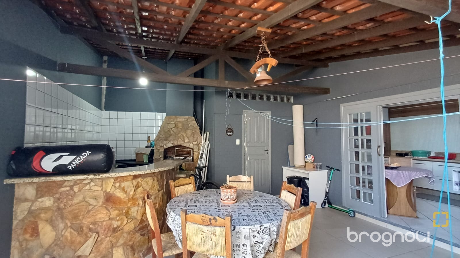 Casa com 119m², 3 quartos (sendo 1 suíte), 3 garagens, no bairro Costeira do Pirajubaé em Florianópolis