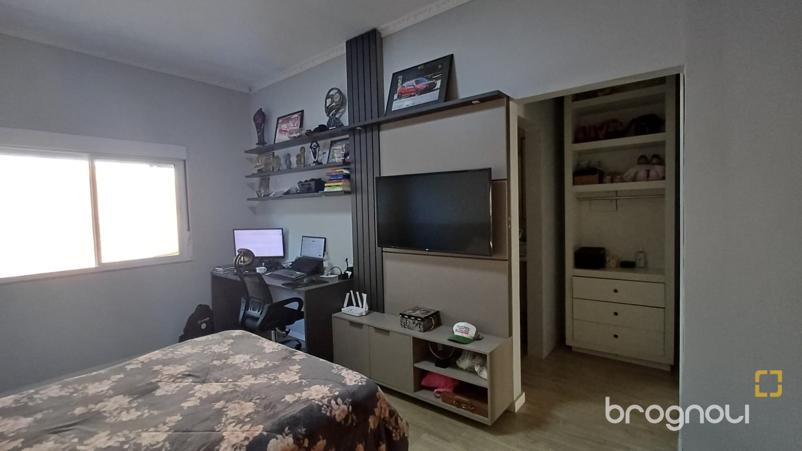 Casa com 119m², 3 quartos (sendo 1 suíte), 3 garagens, no bairro Costeira do Pirajubaé em Florianópolis