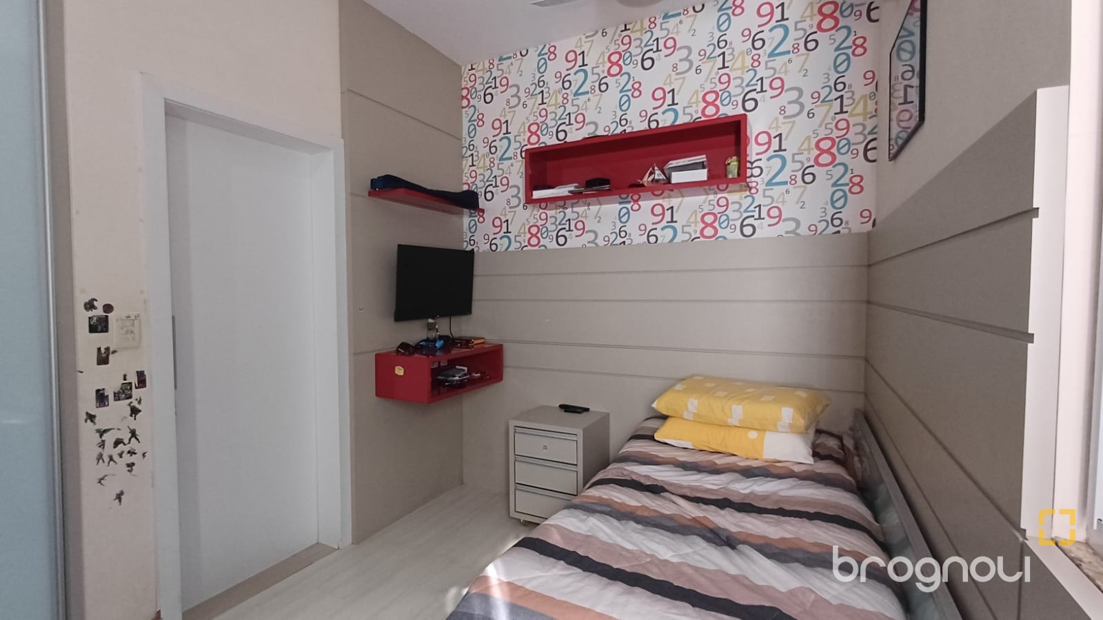 Casa com 119m², 3 quartos (sendo 1 suíte), 3 garagens, no bairro Costeira do Pirajubaé em Florianópolis