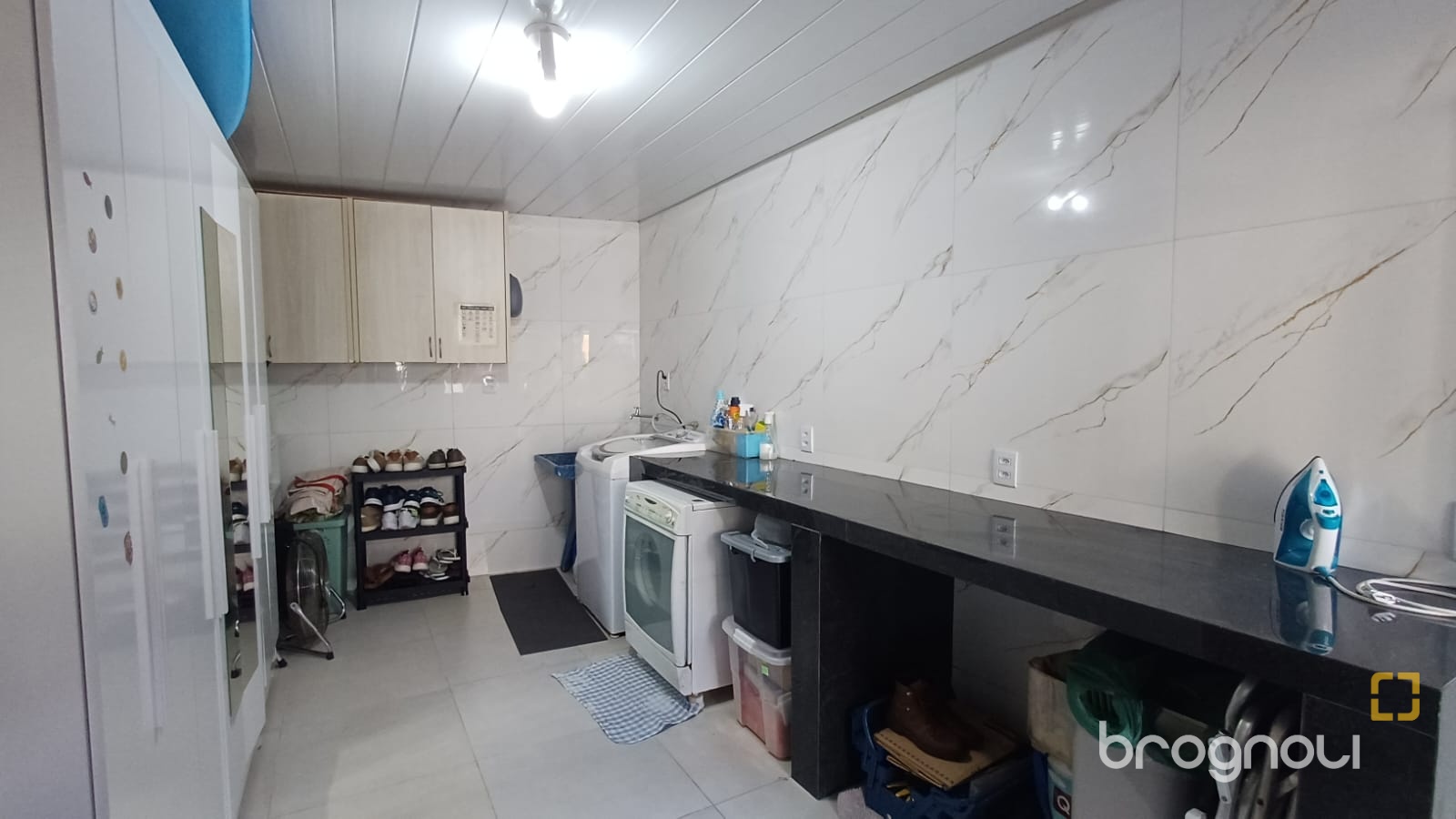 Casa com 119m², 3 quartos (sendo 1 suíte), 3 garagens, no bairro Costeira do Pirajubaé em Florianópolis