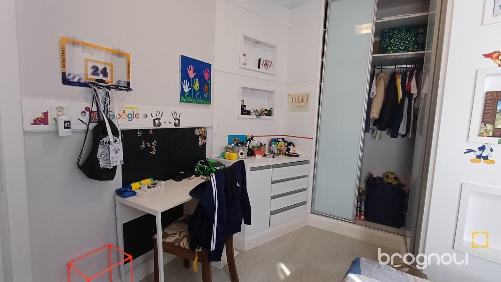 Casa com 119m², 3 quartos (sendo 1 suíte), 3 garagens, no bairro Costeira do Pirajubaé em Florianópolis