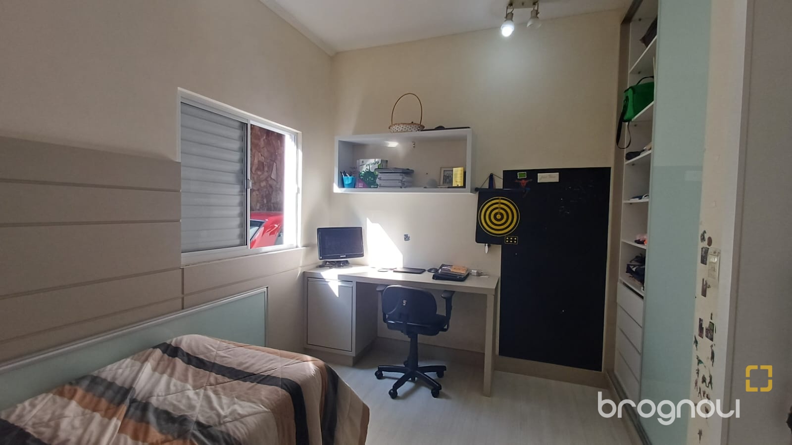 Casa com 119m², 3 quartos (sendo 1 suíte), 3 garagens, no bairro Costeira do Pirajubaé em Florianópolis
