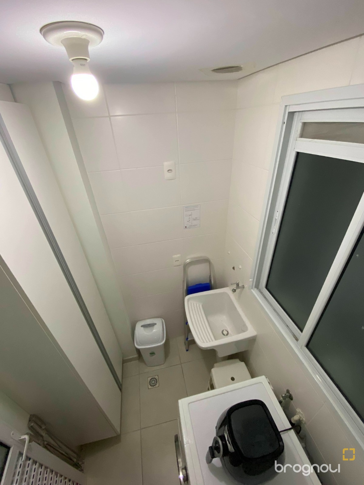 Apartamento com 45m², 1 quarto, 1 garagem, no bairro Campinas em São José