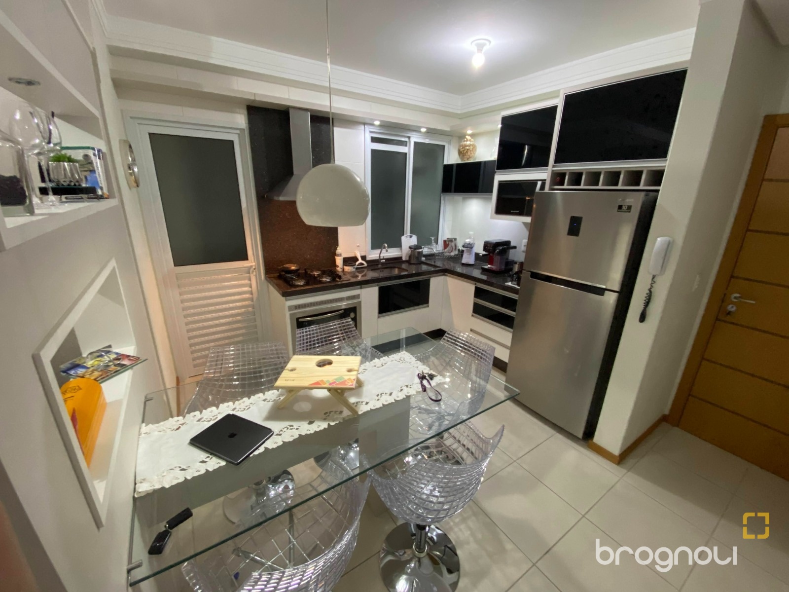 Apartamento com 45m², 1 quarto, 1 garagem, no bairro Campinas em São José