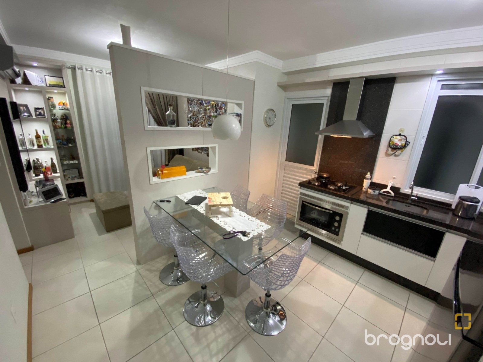 Apartamento com 45m², 1 quarto, 1 garagem, no bairro Campinas em São José