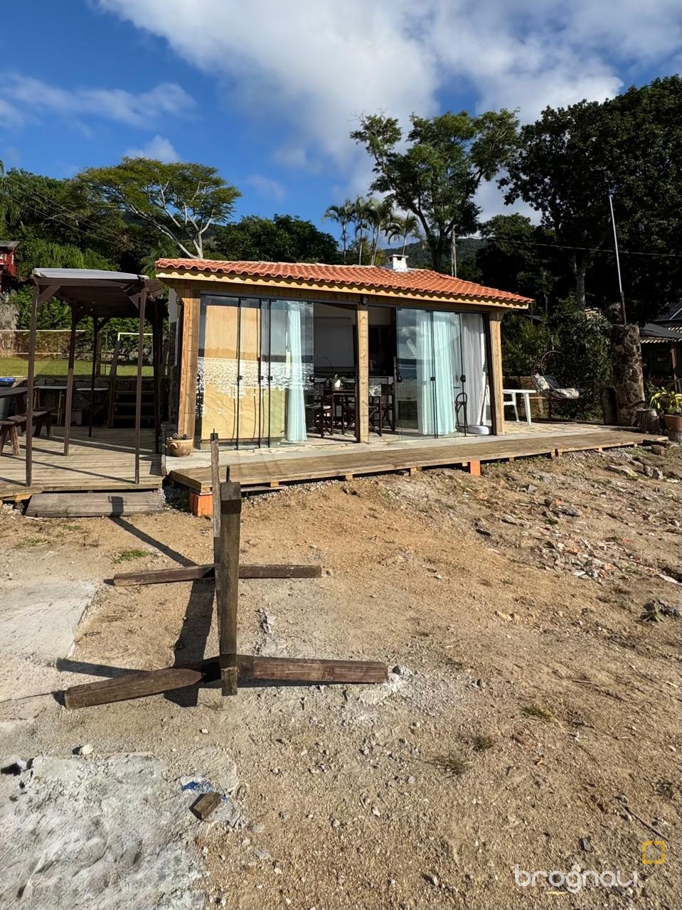 Casa com 100m², 2 quartos (sendo 1 suíte), no bairro Lagoa da Conceição em Florianópolis