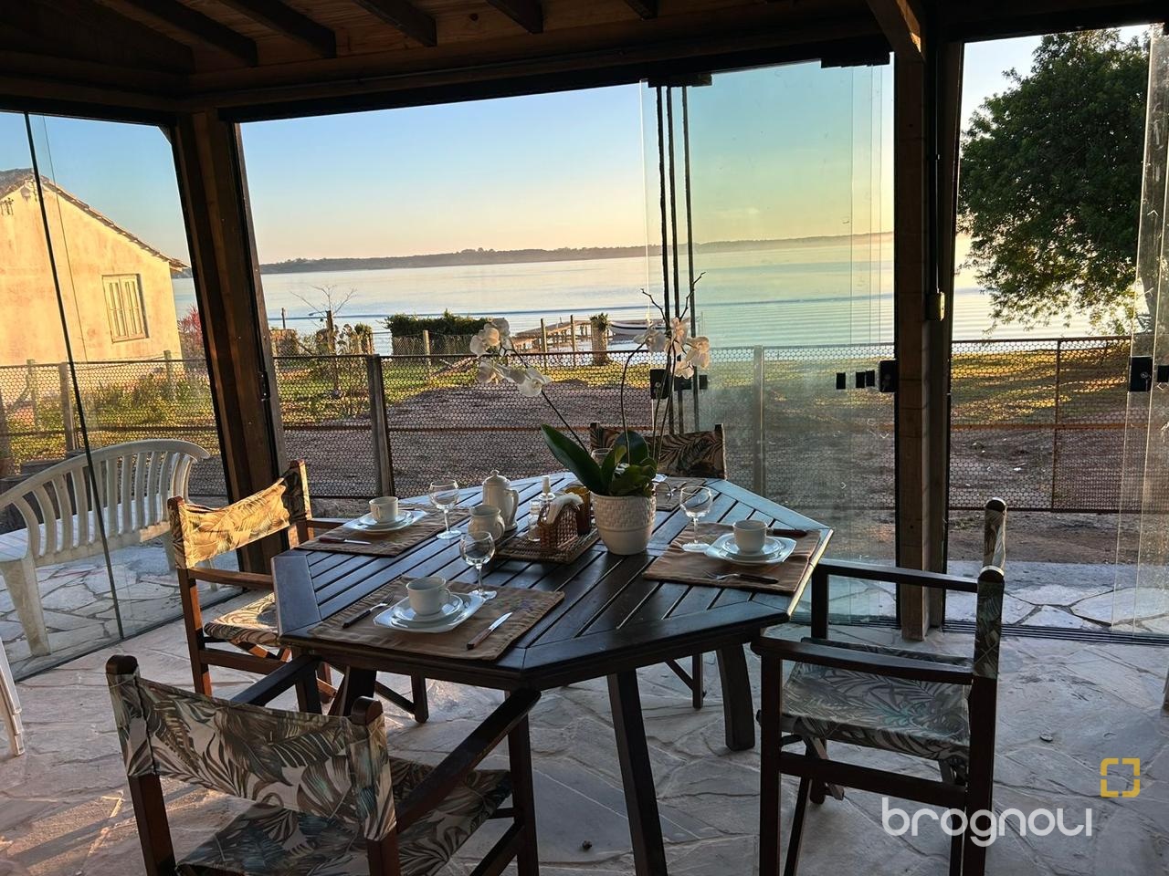 Casa com 100m², 2 quartos (sendo 1 suíte), no bairro Lagoa da Conceição em Florianópolis