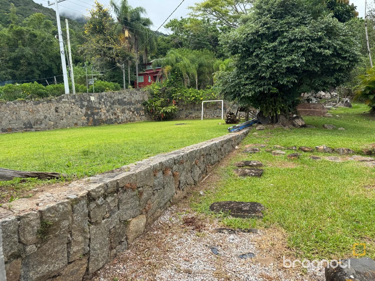 Casa com 100m², 2 quartos (sendo 1 suíte), no bairro Lagoa da Conceição em Florianópolis