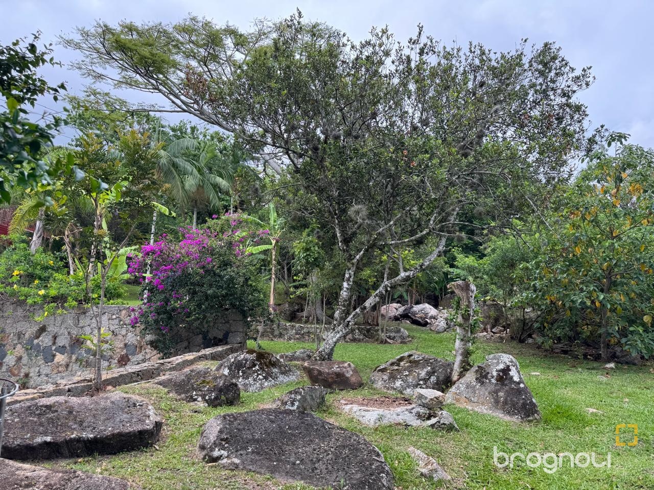 Casa com 100m², 2 quartos (sendo 1 suíte), no bairro Lagoa da Conceição em Florianópolis