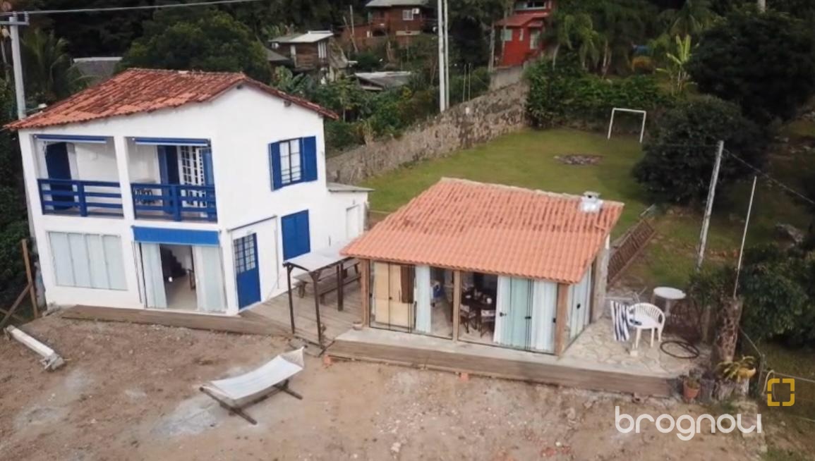 Casa com 100m², 2 quartos (sendo 1 suíte), no bairro Lagoa da Conceição em Florianópolis