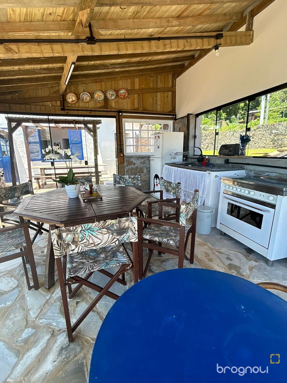 Casa com 100m², 2 quartos (sendo 1 suíte), no bairro Lagoa da Conceição em Florianópolis