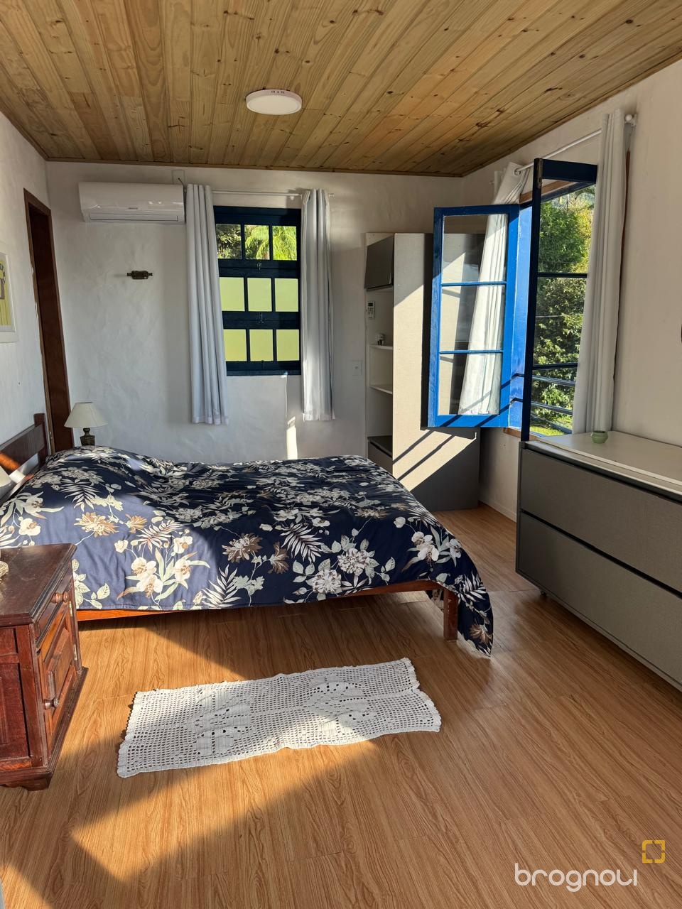 Casa com 100m², 2 quartos (sendo 1 suíte), no bairro Lagoa da Conceição em Florianópolis