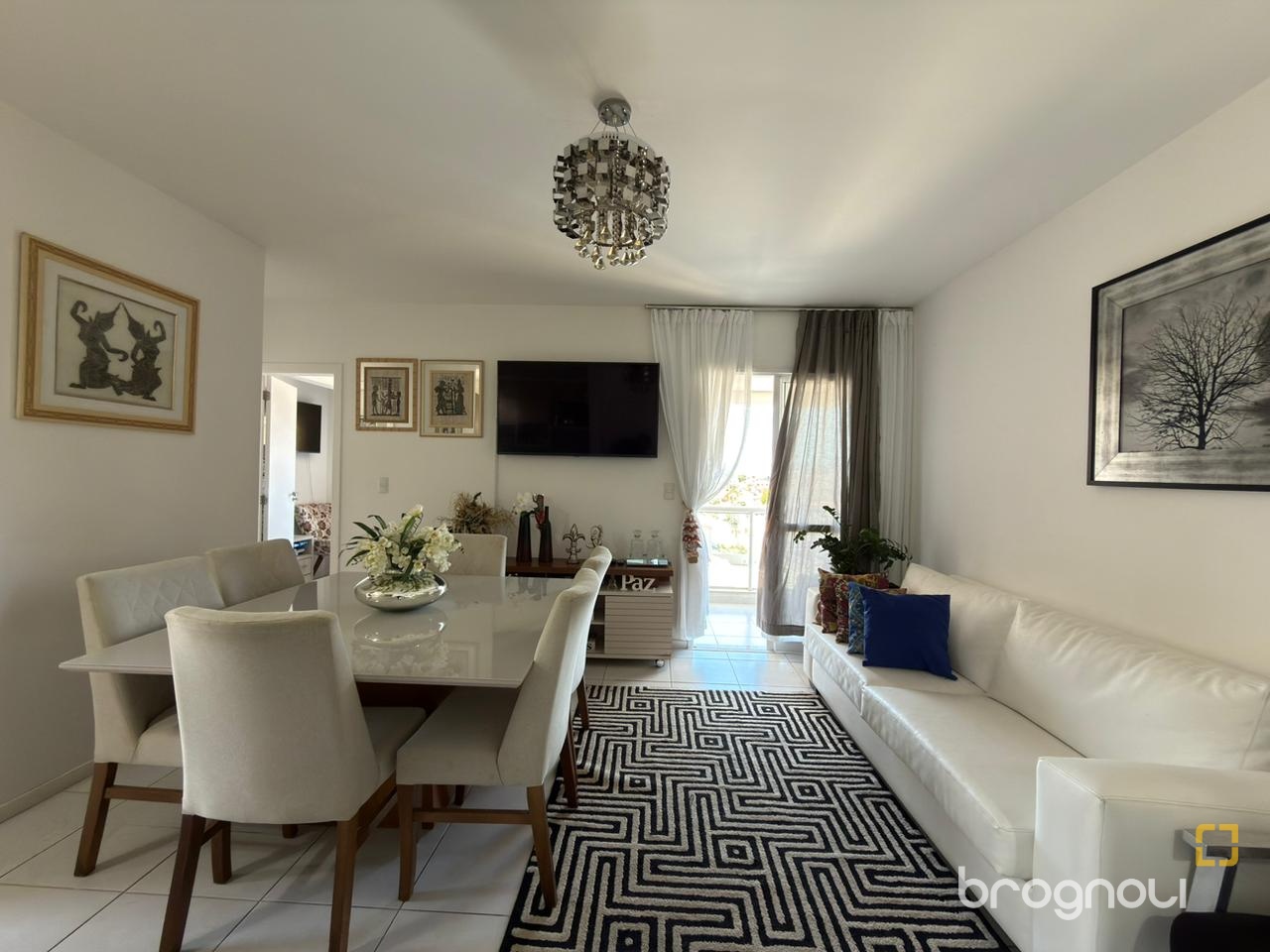 Apartamento com 62m², 2 quartos (sendo 1 suíte), 1 garagem, no bairro Coqueiros em Florianópolis