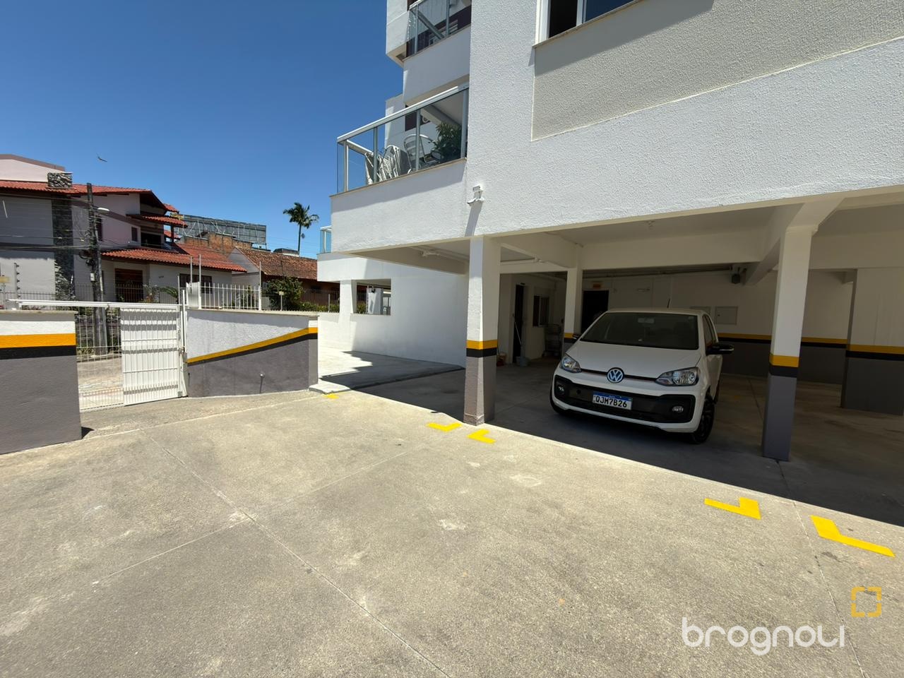 Apartamento com 62m², 2 quartos (sendo 1 suíte), 1 garagem, no bairro Coqueiros em Florianópolis