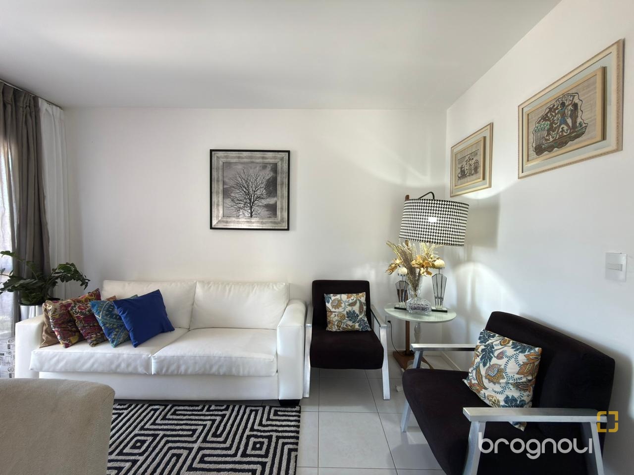 Apartamento com 62m², 2 quartos (sendo 1 suíte), 1 garagem, no bairro Coqueiros em Florianópolis