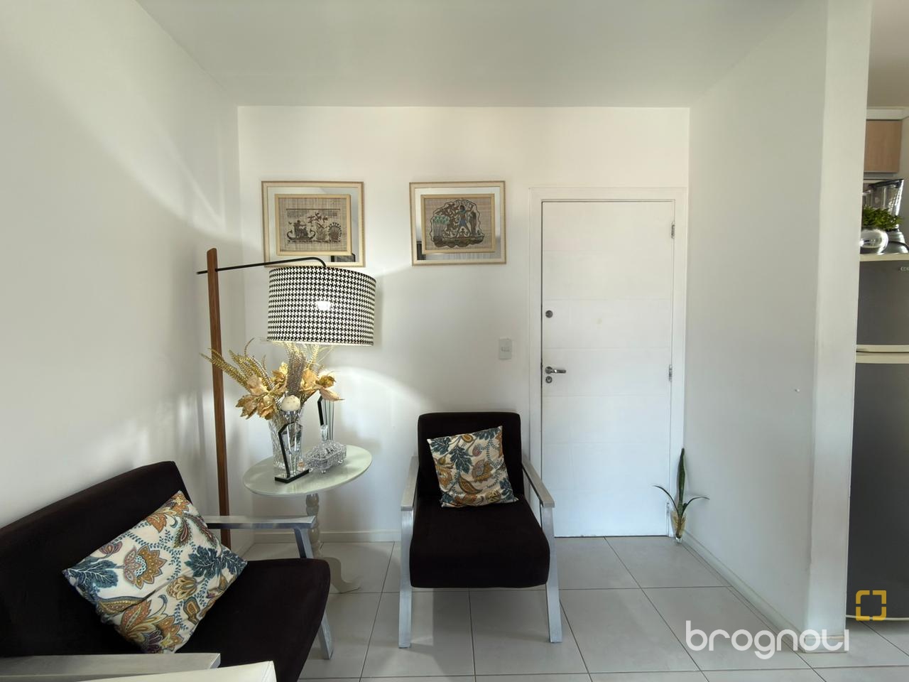 Apartamento com 62m², 2 quartos (sendo 1 suíte), 1 garagem, no bairro Coqueiros em Florianópolis