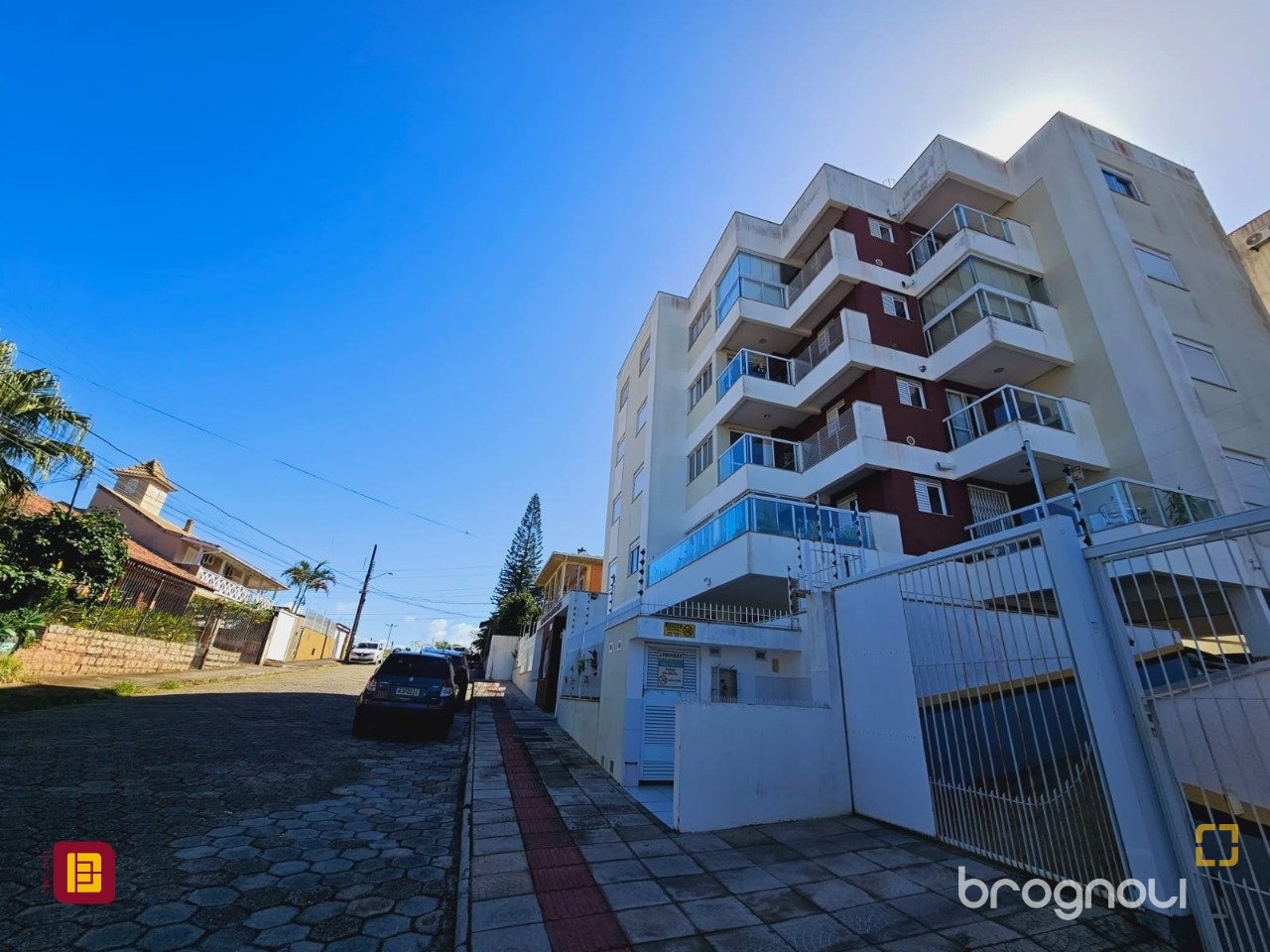 Apartamento com 62m², 2 quartos (sendo 1 suíte), 1 garagem, no bairro Coqueiros em Florianópolis