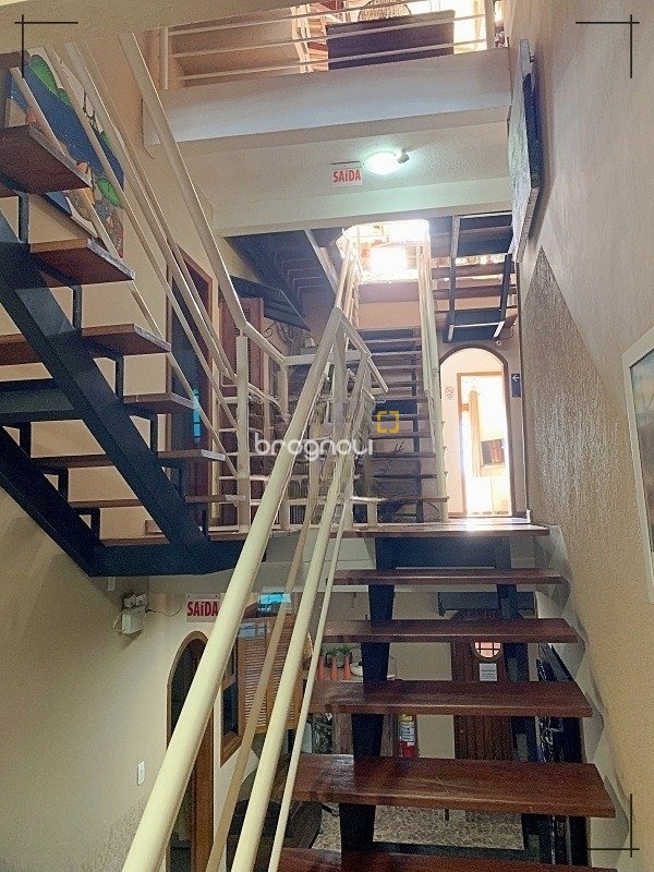 Hotel com 1000m², 15 quartos (sendo 15 suítes), no bairro Lagoa da Conceição em Florianópolis