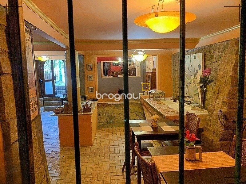 Hotel com 1000m², 15 quartos (sendo 15 suítes), no bairro Lagoa da Conceição em Florianópolis