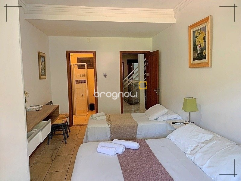 Hotel com 1000m², 15 quartos (sendo 15 suítes), no bairro Lagoa da Conceição em Florianópolis