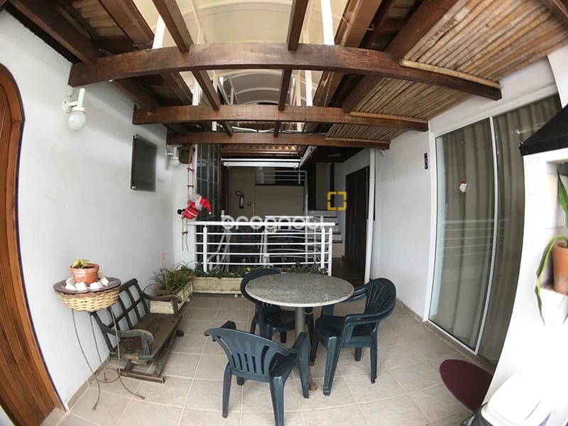 Hotel com 1000m², 15 quartos (sendo 15 suítes), no bairro Lagoa da Conceição em Florianópolis