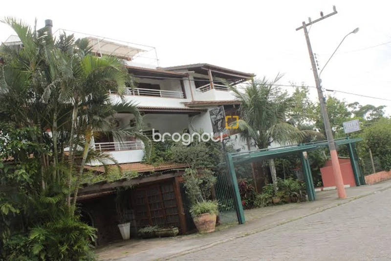 Hotel com 1000m², 15 quartos (sendo 15 suítes), no bairro Lagoa da Conceição em Florianópolis