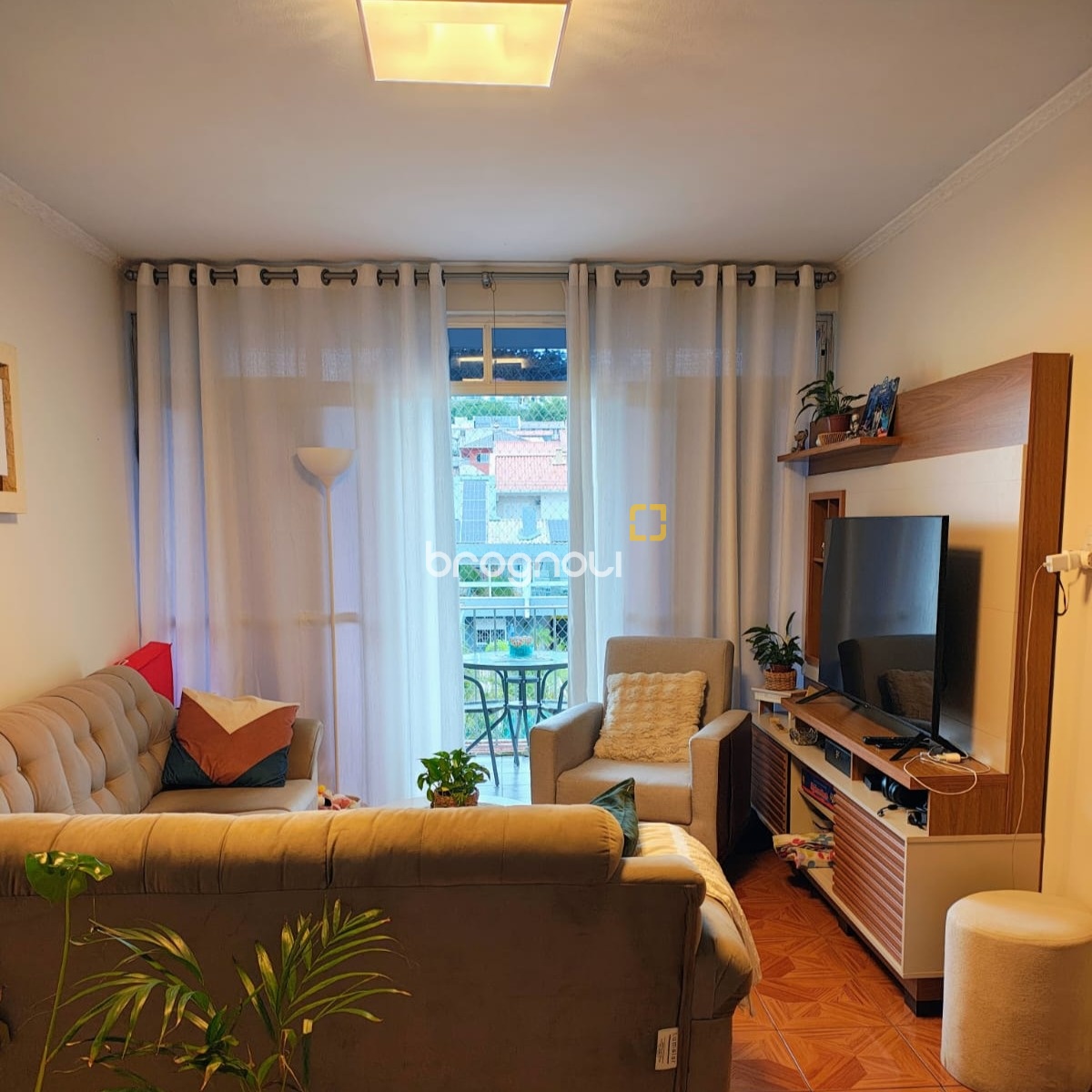 Apartamento com 116m², 3 quartos (sendo 1 suíte), 1 garagem, no bairro Coqueiros em Florianópolis