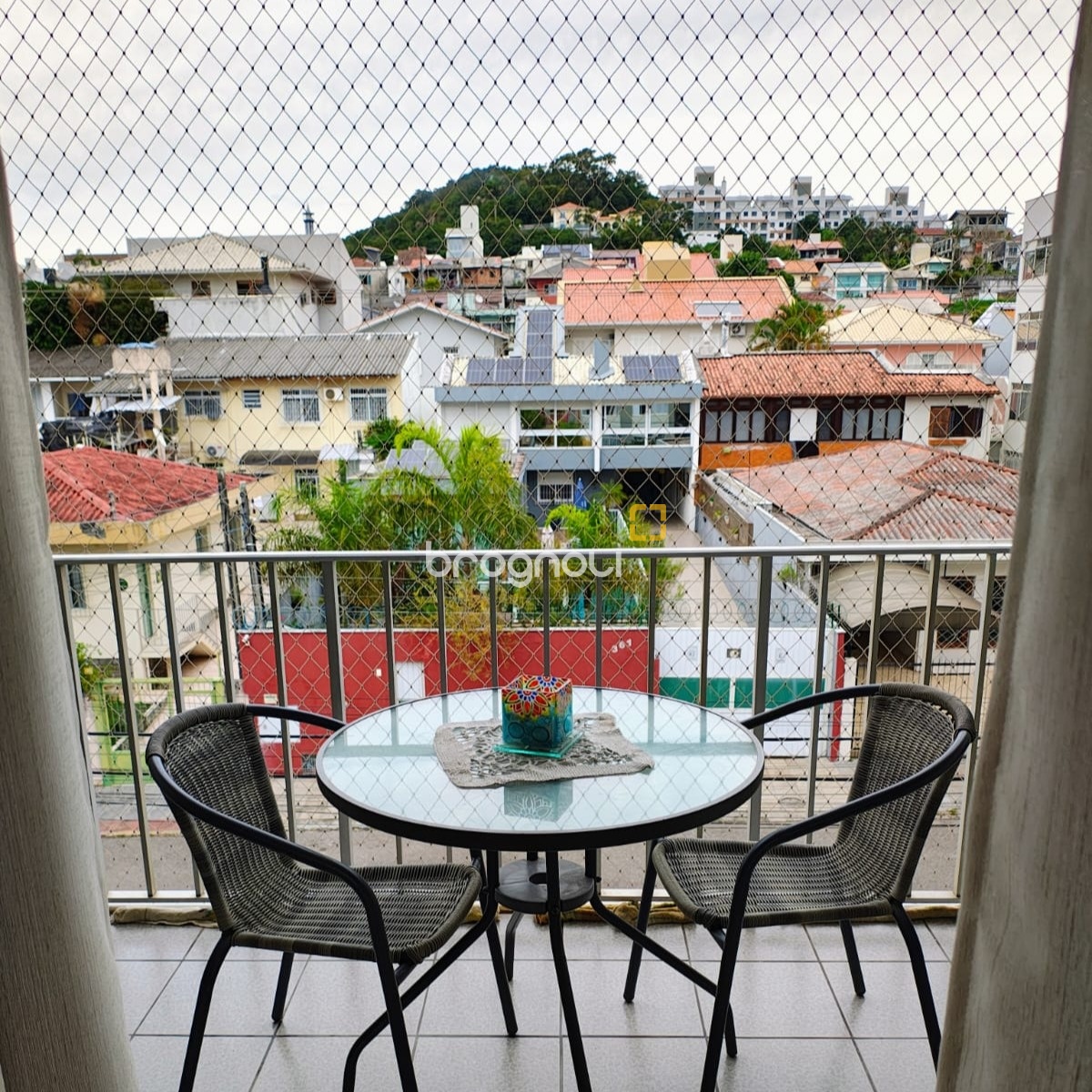 Apartamento com 116m², 3 quartos (sendo 1 suíte), 1 garagem, no bairro Coqueiros em Florianópolis