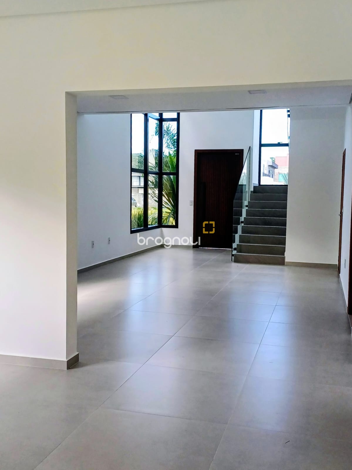Casa de Condomínio com 260m², 4 quartos (sendo 3 suítes), 2 garagens, no bairro São João do Rio Vermelho em Florianópolis