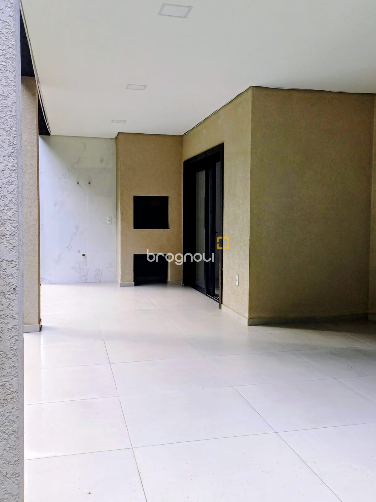 Casa de Condomínio com 260m², 4 quartos (sendo 3 suítes), 2 garagens, no bairro São João do Rio Vermelho em Florianópolis