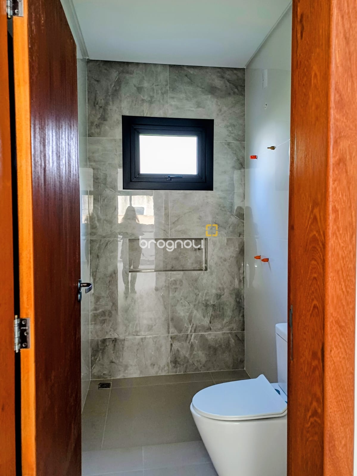 Casa de Condomínio com 260m², 4 quartos (sendo 3 suítes), 2 garagens, no bairro São João do Rio Vermelho em Florianópolis