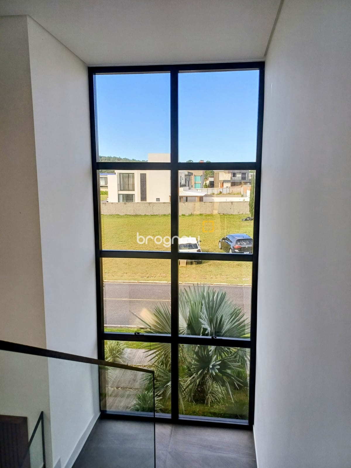 Casa de Condomínio com 260m², 4 quartos (sendo 3 suítes), 2 garagens, no bairro São João do Rio Vermelho em Florianópolis