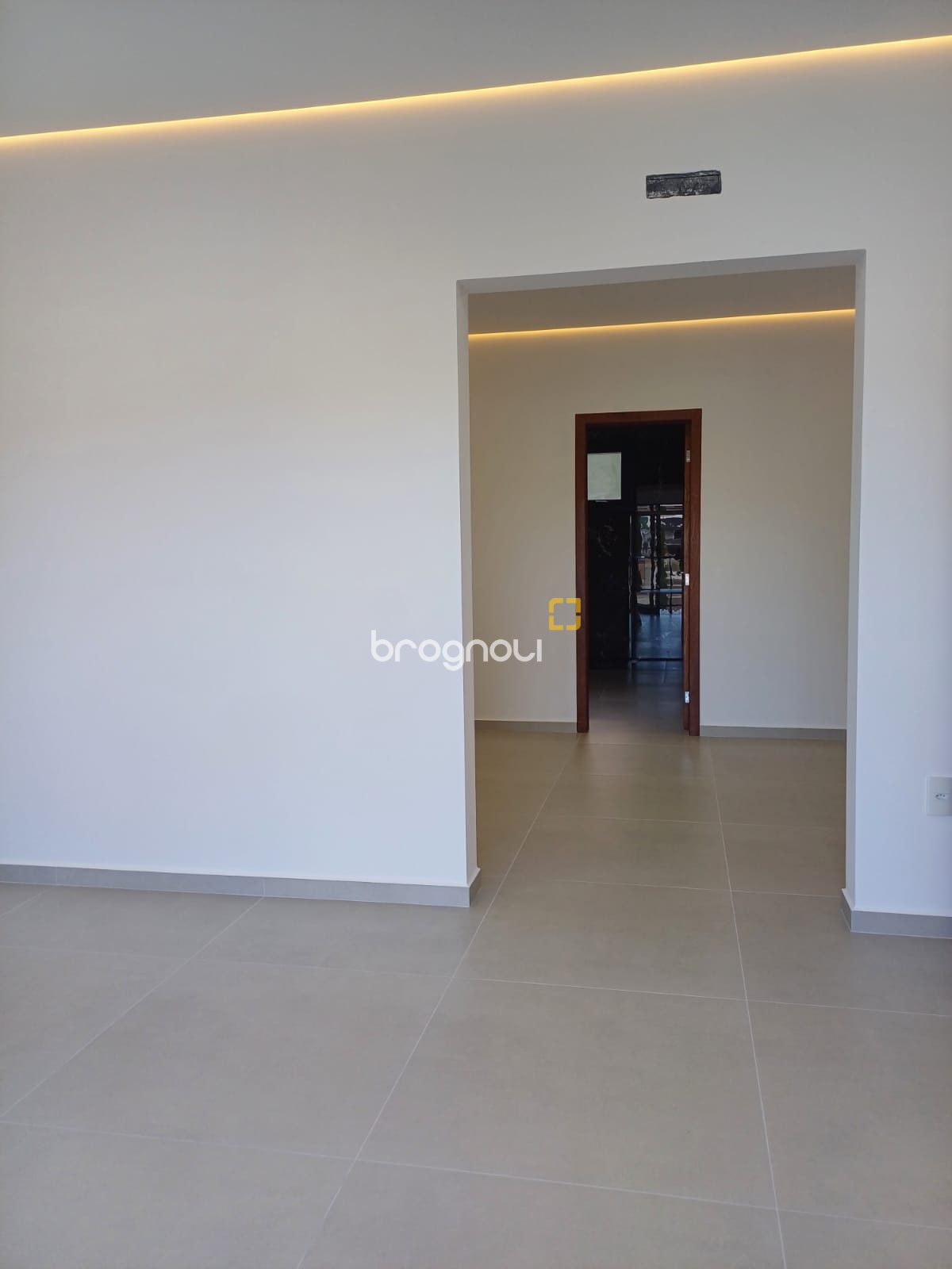 Casa de Condomínio com 260m², 4 quartos (sendo 3 suítes), 2 garagens, no bairro São João do Rio Vermelho em Florianópolis