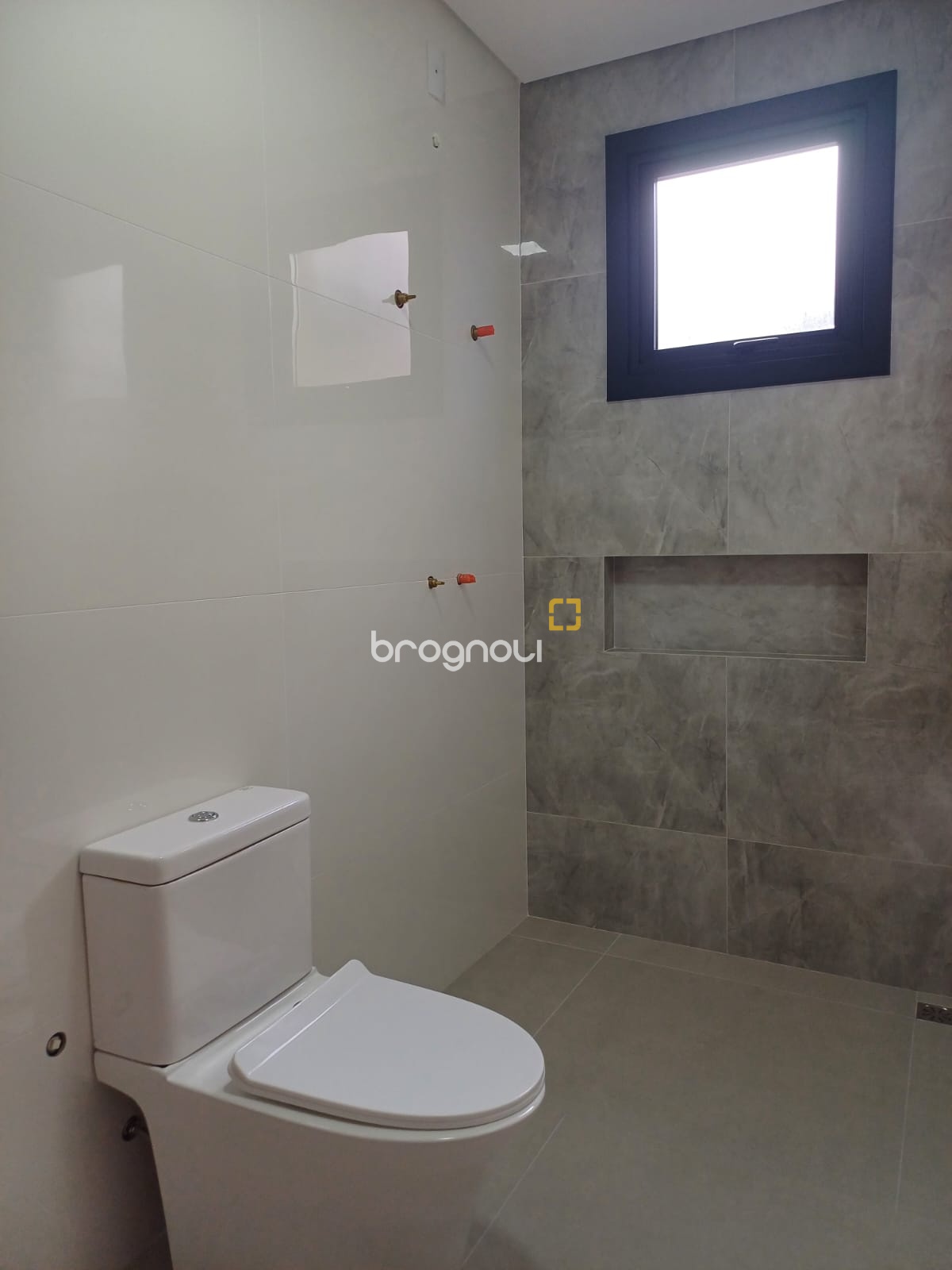Casa de Condomínio com 260m², 4 quartos (sendo 3 suítes), 2 garagens, no bairro São João do Rio Vermelho em Florianópolis