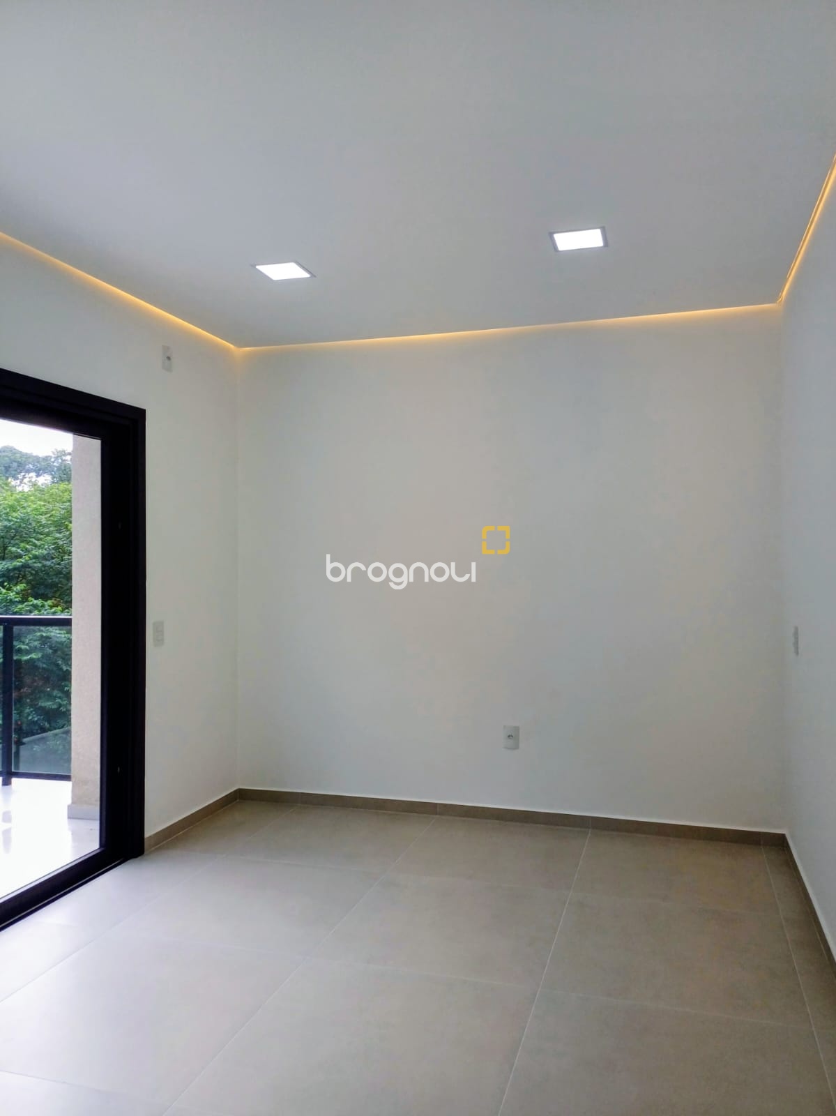 Casa de Condomínio com 260m², 4 quartos (sendo 3 suítes), 2 garagens, no bairro São João do Rio Vermelho em Florianópolis