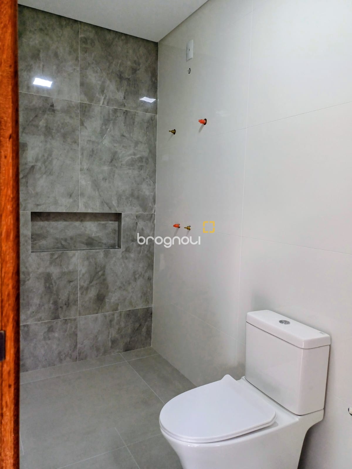 Casa de Condomínio com 260m², 4 quartos (sendo 3 suítes), 2 garagens, no bairro São João do Rio Vermelho em Florianópolis